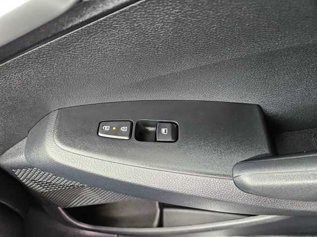 Used 2024 Kia Seltos LX AWD/4WD image 2