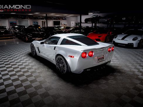 Used 2013 Chevrolet Corvette Z06 w/ 3LZ Preferred Equipment Group RWD image 4