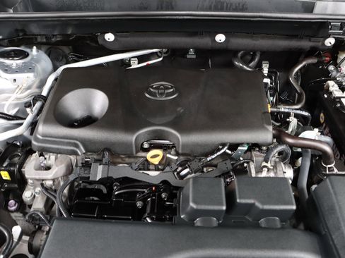 Used 2022 Toyota RAV4 LE image 29