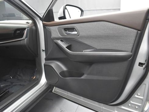 Used 2022 Nissan Rogue SV image 26