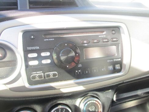 Used 2014 Toyota Yaris LE image 19