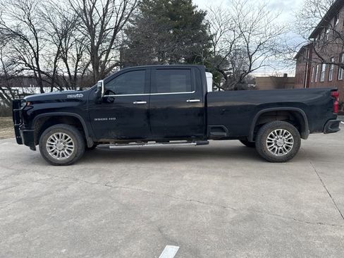 Used 2023 Chevrolet Silverado 3500 High Country w/ Technology Package image 3