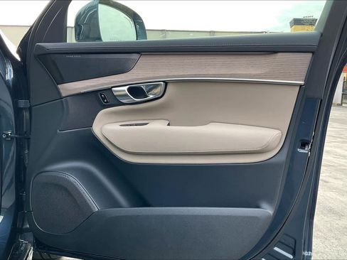 New 2026 Volvo XC90 B6 Plus w/ Protection Package Premier image 31