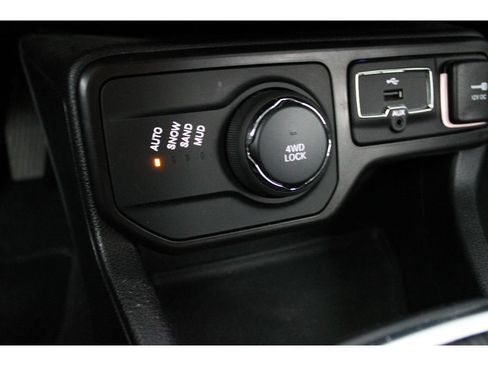 Used 2019 Jeep Renegade Sport image 35