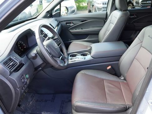Used 2025 Honda Ridgeline Black Edition image 15