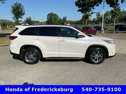 Used 2018 Toyota Highlander XLE AWD/4WD image 7