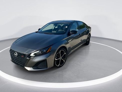 Used 2024 Nissan Altima 2.5 SR FWD image 9
