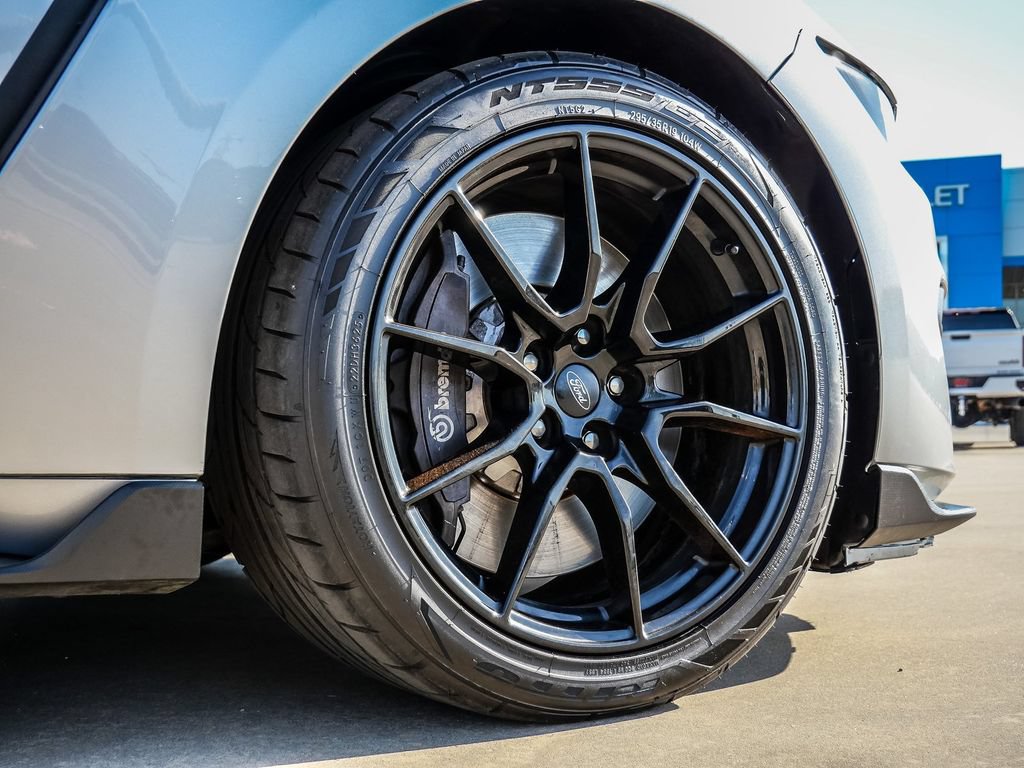 Used 2020 Ford Mustang Shelby GT350 w/ Technology Package RWD image 9