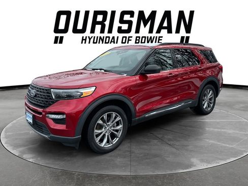 Used 2021 Ford Explorer XLT w/ Equipment Group 202A image 2