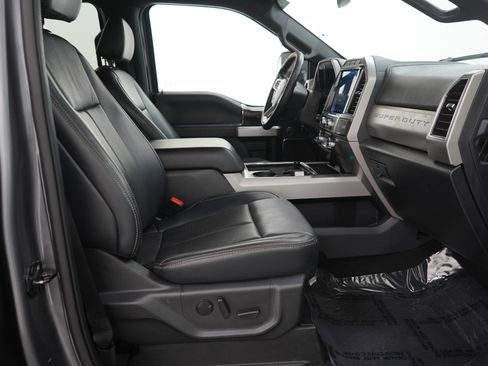 Used 2022 Ford F250 Lariat w/ Black Appearance Package image 12