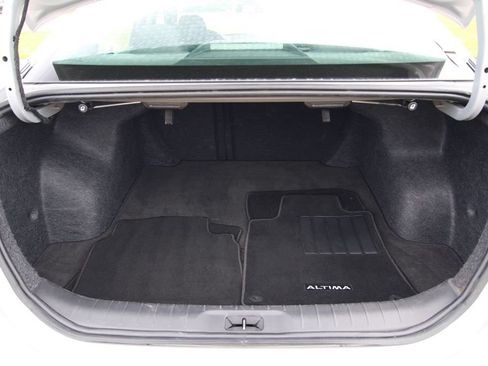 Used 2024 Nissan Altima 2.5 S FWD image 12