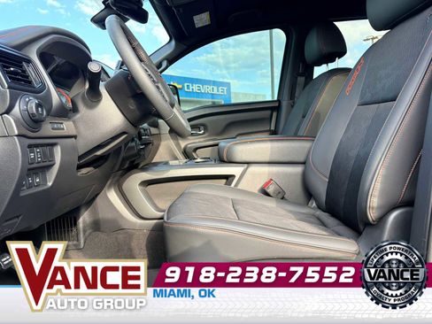 Used 2024 Nissan Titan PRO-4X image 12