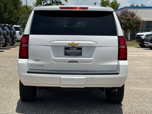 Used 2019 Chevrolet Tahoe LT w/ LT Signature Package RWD image 3