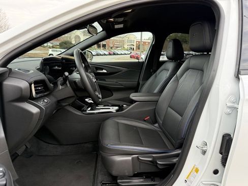 Used 2025 Buick Envista Sport Touring image 13