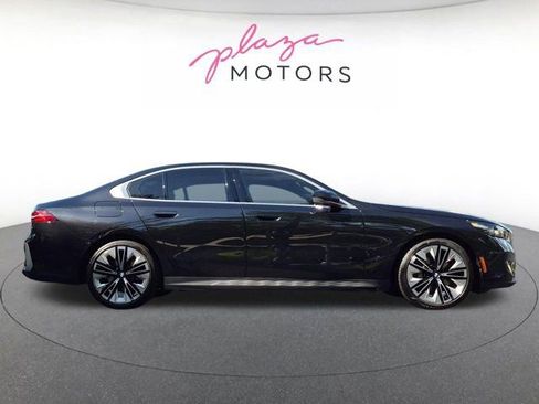 Used 2024 BMW 530i xDrive w/ Premium Package AWD/4WD image 4