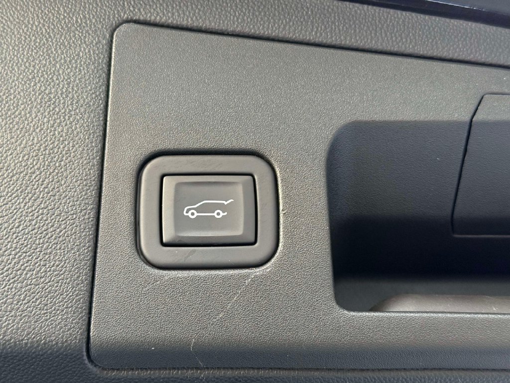 Used 2024 Cadillac XT5 Premium Luxury w/ Technology Package AWD/4WD image 18