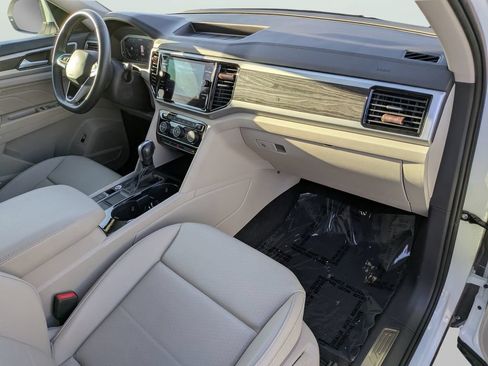 Used 2023 Volkswagen Atlas SE w/ Panoramic Sunroof Package FWD image 9