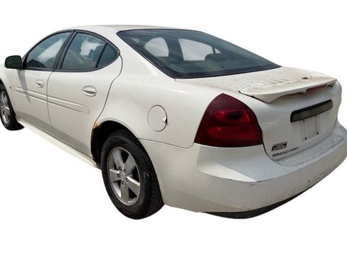Used 2008 Pontiac Grand Prix w/ Preferred Package FWD image 3