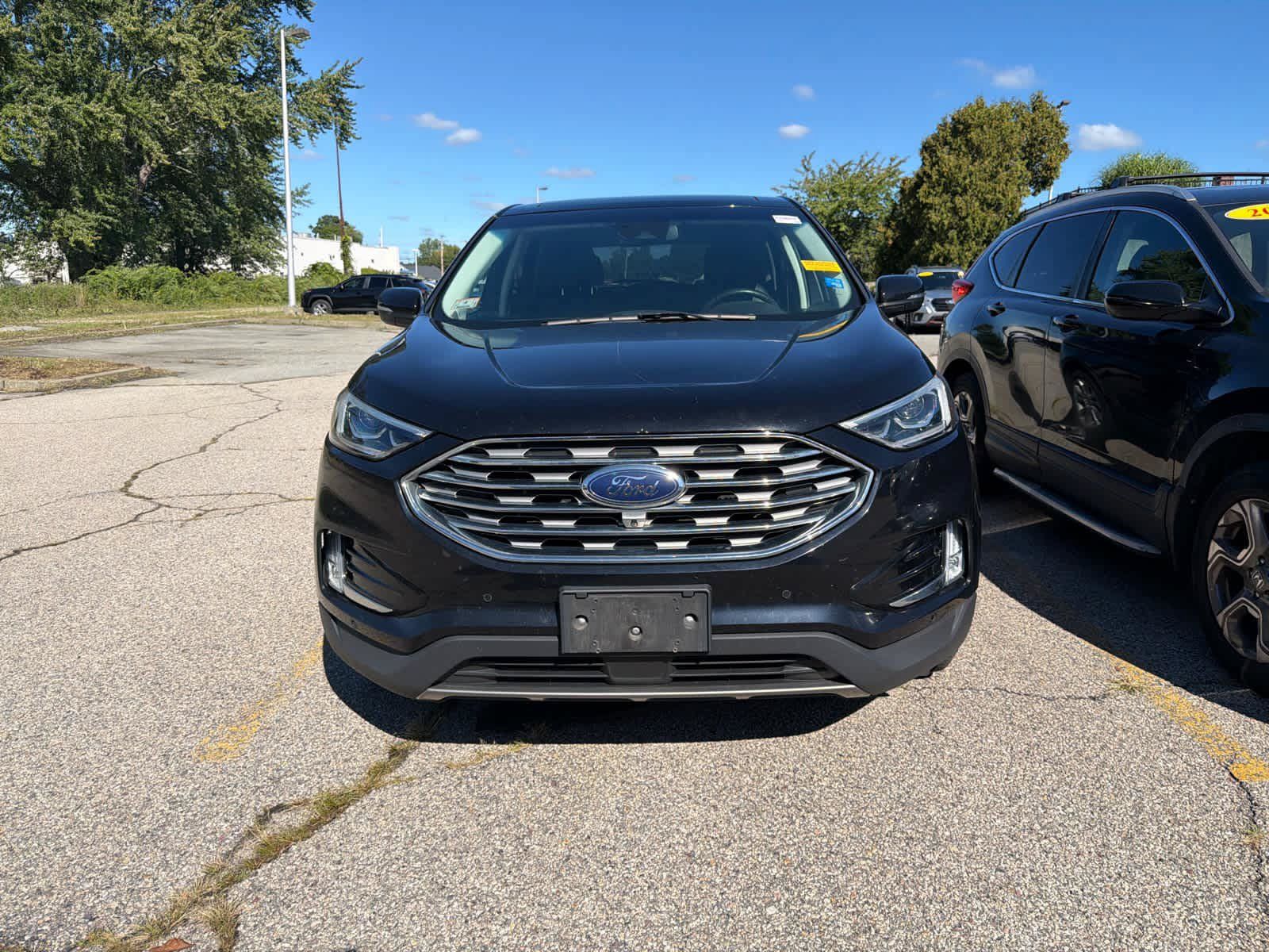 Used 2019 Ford Edge Titanium w/ Equipment Group 301A AWD/4WD image 2