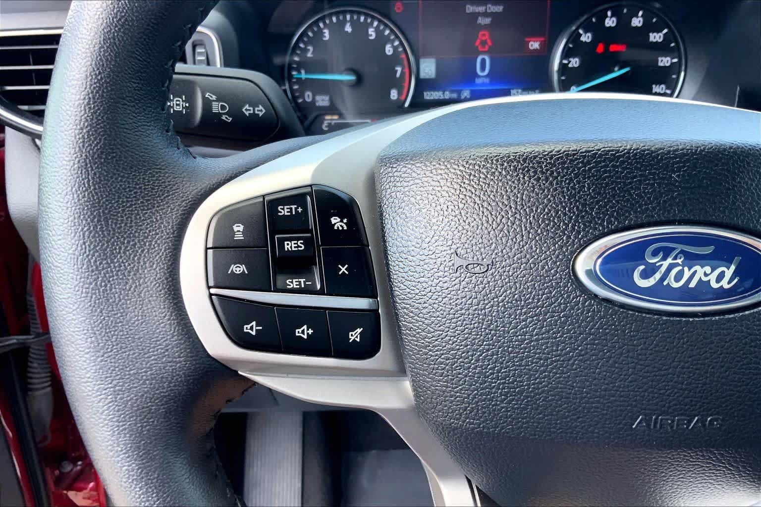 Used 2024 Ford Explorer Limited w/ Equipment Group 301A AWD/4WD image 24