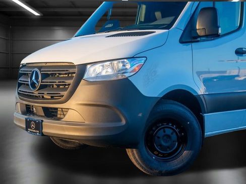 Used 2025 Mercedes-Benz Sprinter 2500 image 14