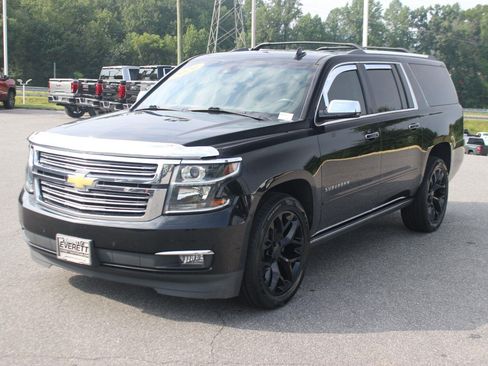 Used 2020 Chevrolet Suburban Premier w/ Premier Plus Edition AWD/4WD image 4