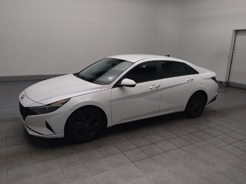 Used 2022 Hyundai Elantra SEL w/ Convenience Package FWD image 2
