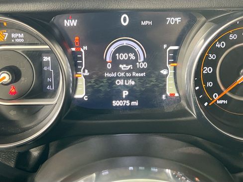 Used 2022 Jeep Gladiator Overland AWD/4WD image 12