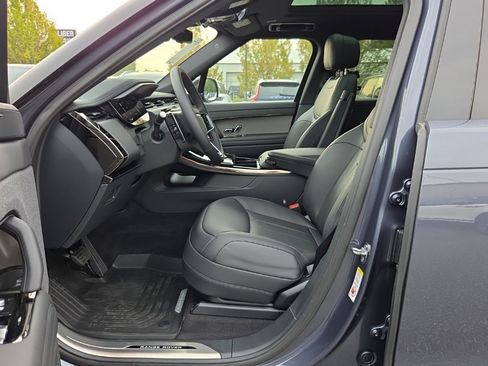 New 2025 Land Rover Range Rover Sport SE image 4