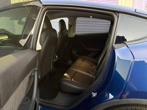 Used 2021 Tesla Model Y Long Range image 3