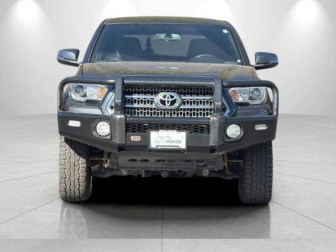 Used 2017 Toyota Tacoma TRD Off-Road w/ Tow Package (A/T) AWD/4WD image 10