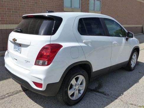 Used 2020 Chevrolet Trax LS w/ Tint and Cruise Package FWD image 9
