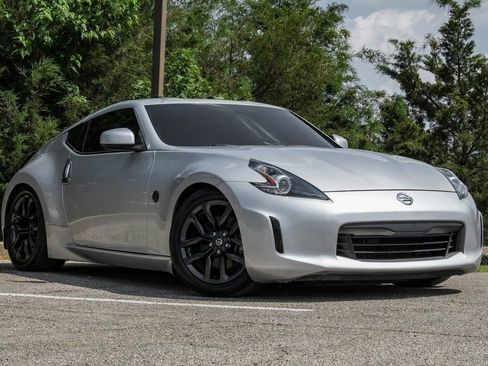 Used 2020 Nissan 370Z Coupe image 4