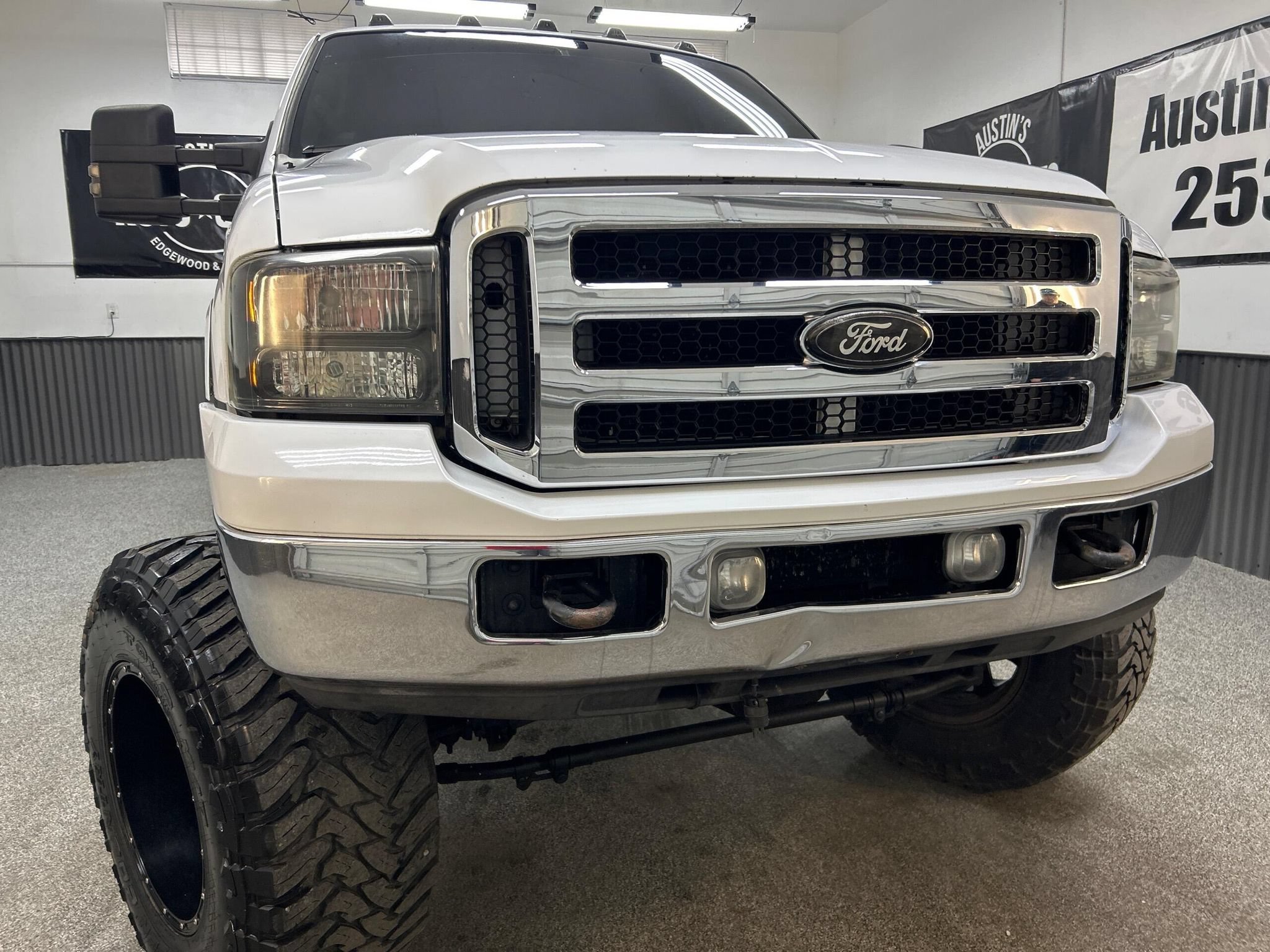 Used 2005 Ford F350 Lariat AWD/4WD image 2