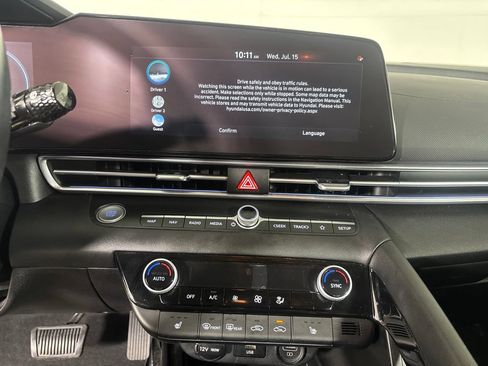 Used 2023 Hyundai Elantra Limited FWD image 14
