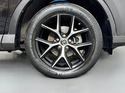 Used 2017 Toyota RAV4 SE AWD/4WD image 39