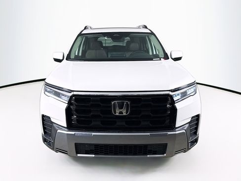 New 2026 Honda Pilot Touring image 3