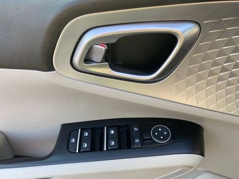 Used 2022 Kia Soul LX w/ Technology Package FWD image 12