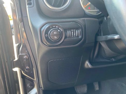 Used 2021 Jeep Gladiator Overland w/ Popular Equipment Package AWD/4WD image 18