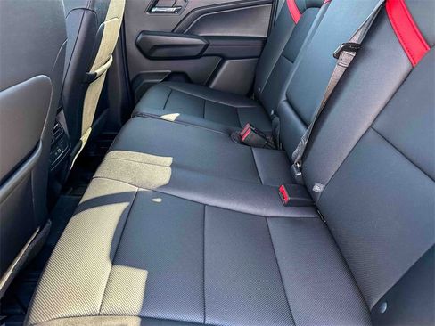 Used 2023 Chevrolet Colorado Z71 w/ Z71 Convenience Package 2 image 18