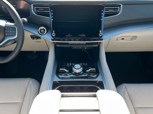 New 2026 Jeep Grand Wagoneer Limited AWD/4WD image 13