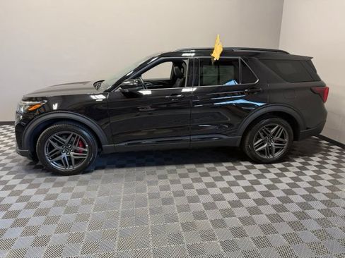 Used 2025 Ford Explorer ST-Line w/ Premium Package AWD/4WD image 6