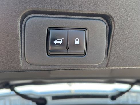 Used 2025 Nissan Rogue SV FWD image 22
