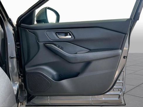 Certified 2025 Nissan Rogue SV FWD image 22