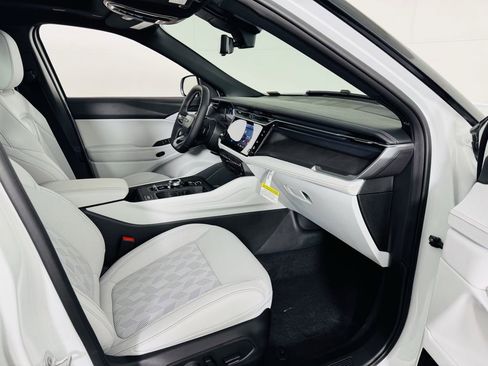 New 2026 Jeep Cherokee Overland w/ Advanced Pro Tech Group image 34