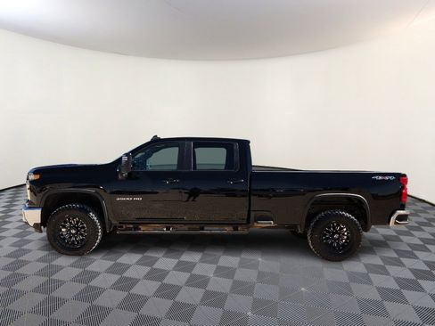 Used 2024 Chevrolet Silverado 3500 LT w/ Convenience Package image 2