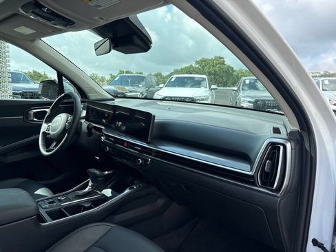 Used 2025 Kia Sorento EX w/ Panoramic Sunroof Package FWD image 15