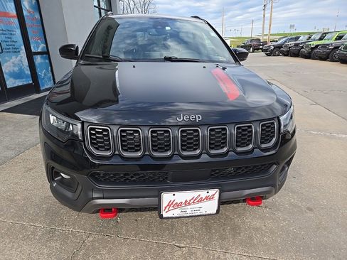 Used 2024 Jeep Compass Trailhawk image 18