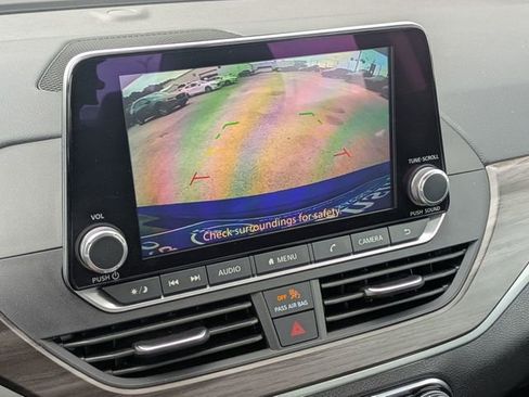 Used 2025 Nissan Altima 2.5 SV FWD image 22