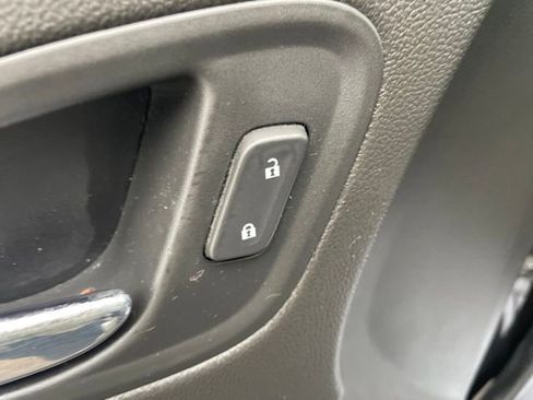 Used 2015 GMC Canyon SLT image 11